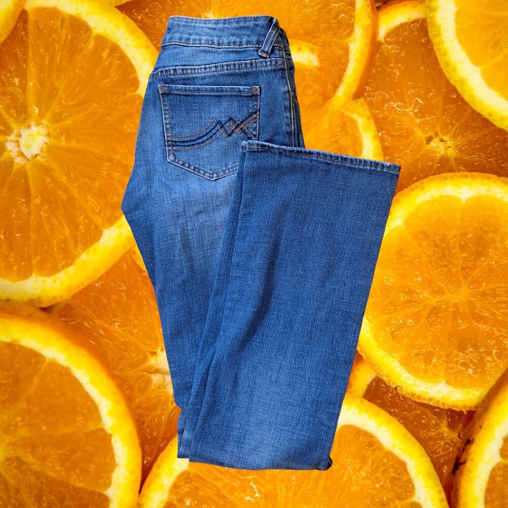 Delia's Reece Slightly Distressed Straight Leg Jeans Size 3/4R‎